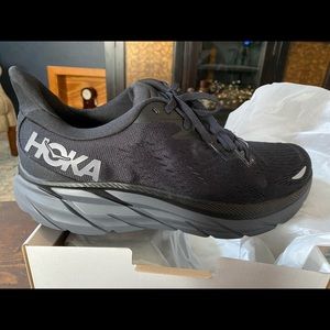 Men’s Hoka one black shoes, new in box and never worn. Clifton 8 . Size 11D